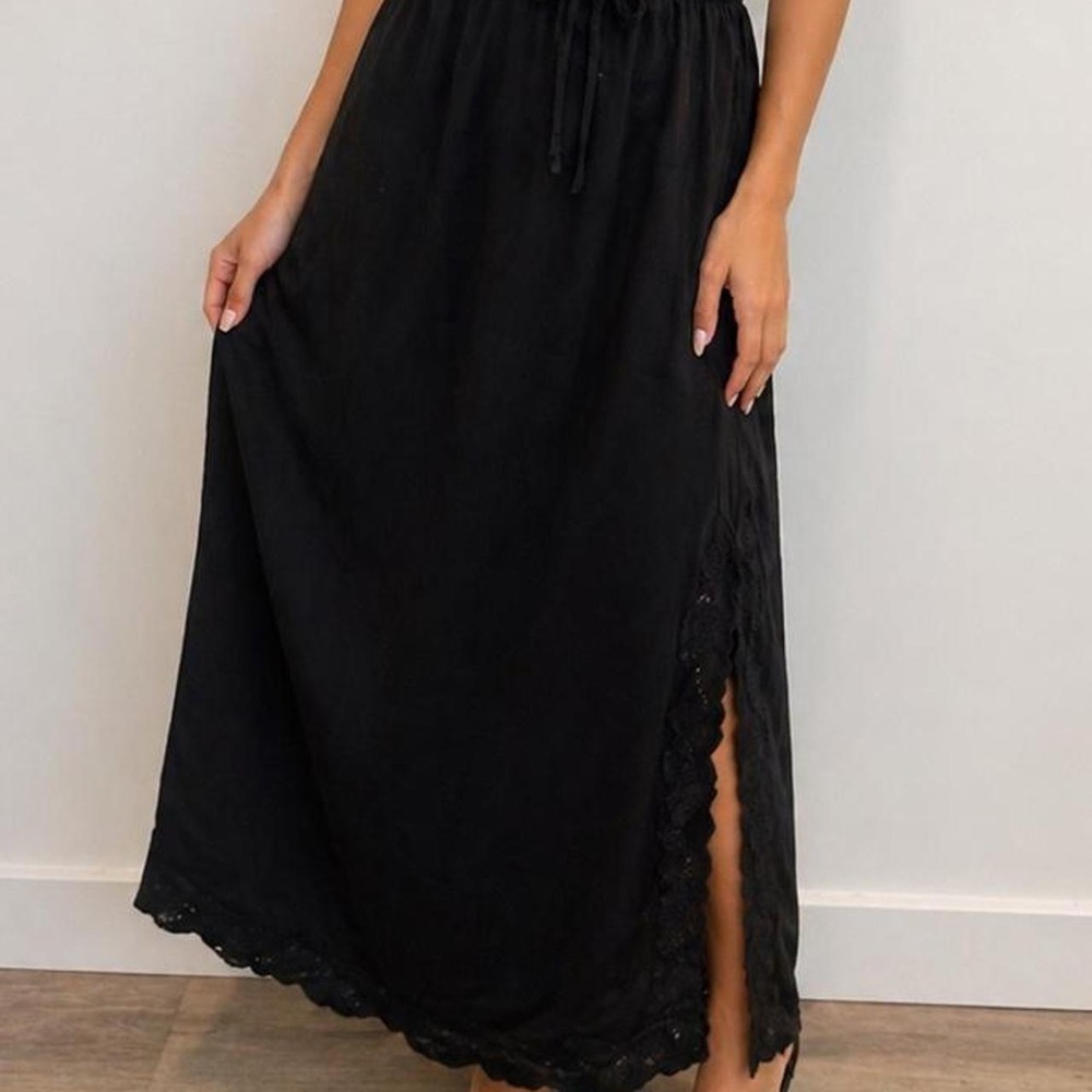 Black satin maxi skirt ✨